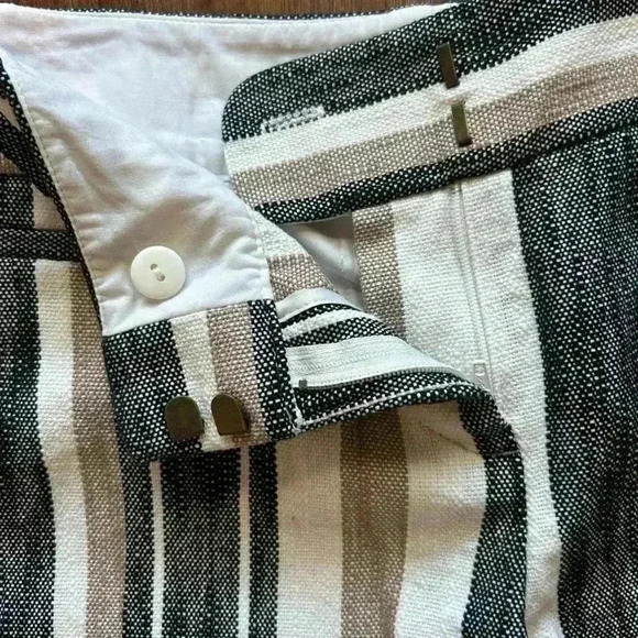 Ann Taylor Loft 100% Cotton Women’s Size 0 Shorts With Stripes and Zipper - Picture 3 of 7